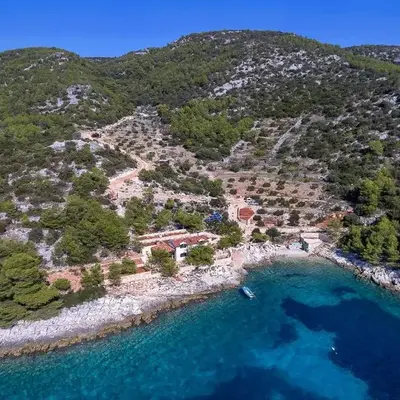 Secluded fisherman's cottage Cove Golubinka