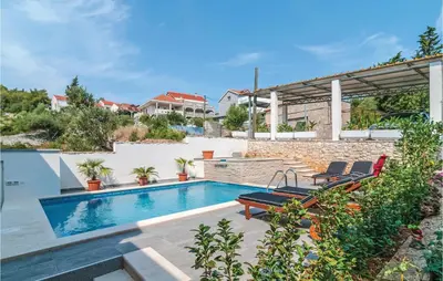 Bazen u objektu Three-Bedroom Holiday Home In Sutivan ili u blizini