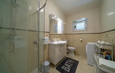 Kupaonica u objektu Amazing Apartment In Selca With Wifi