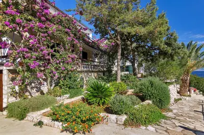 Vrt u objektu Apartments by the sea Cove Pokrivenik, Hvar - 14345
