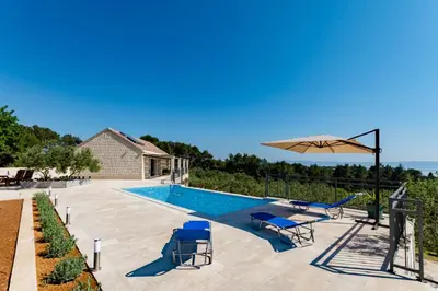 Bazen u objektu The Olive Tree Villa ili u blizini
