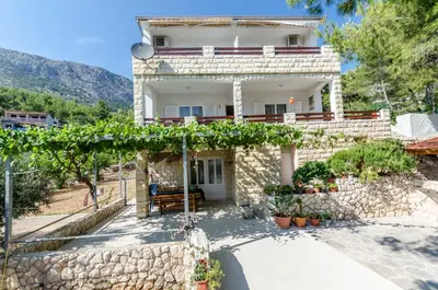 Pogled na planine ili pogled na planine iz apartmana