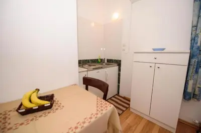 Kuhinja ili čajna kuhinja u objektu Apartments by the sea Suhi Potok, Omis - 14555