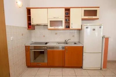 Kuhinja ili čajna kuhinja u objektu Apartments by the sea Suhi Potok, Omis - 14555