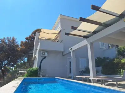 Bazen u objektu Holiday House Botta ili u blizini