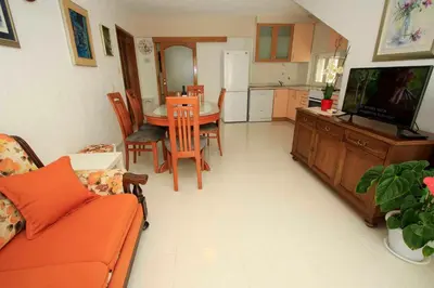 Kuhinja ili čajna kuhinja u objektu APARTMANI IVONA & IVO