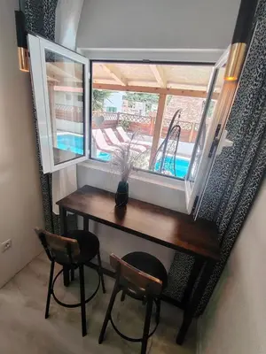 Bazen u objektu B&B Buzolic ili u blizini