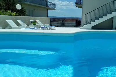 Bazen u objektu Villa Ante Split-Podstrana ili u blizini