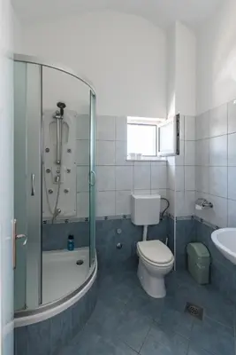 Kupaonica u objektu Apartments Mazuran