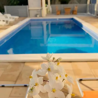 Bazen u objektu Vacation Rentals Croatia ili u blizini