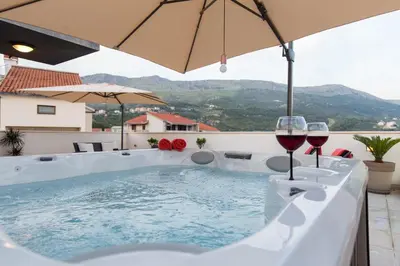 Pogled na planine ili pogled na planine iz apartmana