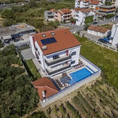 Luxury villa with a swimming pool Stobrec