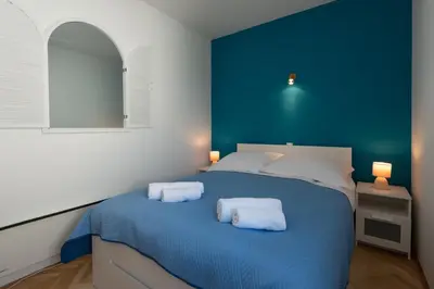 Krevet ili kreveti u jedinici u objektu APARTMENTS BRUNO 1&2 - two-room penthouse apartments - wonderful panoramic view of the sea - the best location, first row to the beach - 10 minutes from Supetar ferry port - free secured parking - facilities nearby