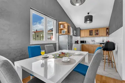 Kuhinja ili čajna kuhinja u objektu Kira Sea View apartment