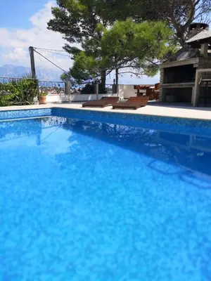 Bazen u objektu Holiday Home Sumartin (682-2) ili u blizini