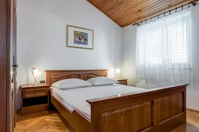 Krevet ili kreveti u jedinici u objektu Beachfront Apartment Pisak (196-2)