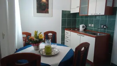 Kuhinja ili čajna kuhinja u objektu Apartments by the sea Baska Voda, Makarska - 14881