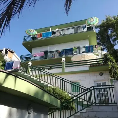 Apartments by the sea Baska Voda