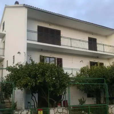 Apartments and rooms with parking space Stari Grad