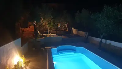 Bazen u objektu Charming House in Stari Grad ili u blizini