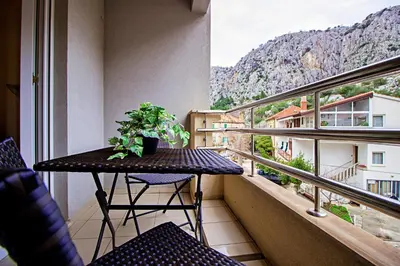 Pogled na planine ili pogled na planine iz apartmana