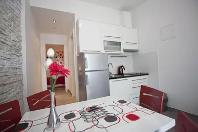 Kuhinja ili čajna kuhinja u objektu House Duce (850)