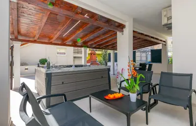 Kuhinja ili čajna kuhinja u objektu Apartment Dora