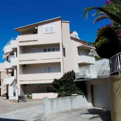 Apartments by the sea Podstrana