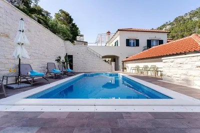 Bazen u objektu Villa Kogo ili u blizini