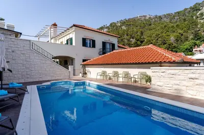 Bazen u objektu Villa Kogo ili u blizini