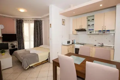 Kuhinja ili čajna kuhinja u objektu Apartman Roža