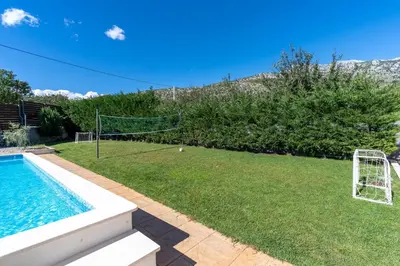 Bazen u objektu Villa Jelena ili u blizini