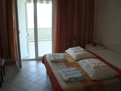Krevet ili kreveti u jedinici u objektu Apartments by the sea Brela, Makarska - 13052