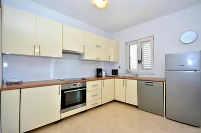 Kuhinja ili čajna kuhinja u objektu Apartment Wild Rose