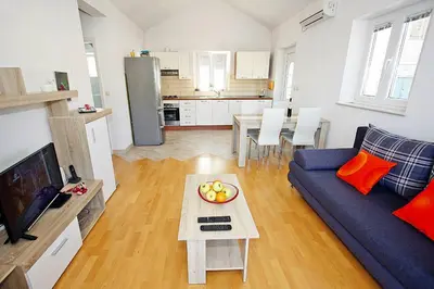 Kuhinja ili čajna kuhinja u objektu Apartmani Nila