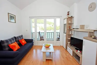 Kuhinja ili čajna kuhinja u objektu Apartmani Nila