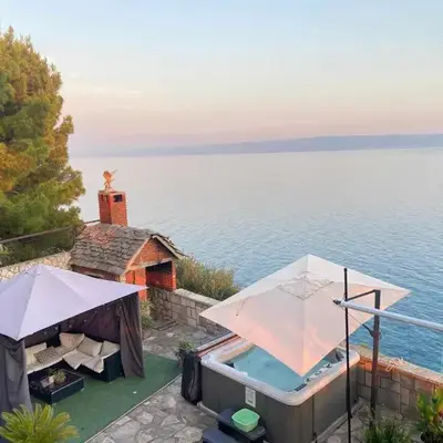 SUPER HORIZONT- Sea View Apartments with private Jacuzzi time & Free Parking