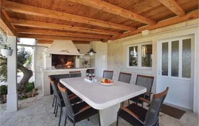 Tlocrt objekta Three-Bedroom Holiday Home In Pucisca