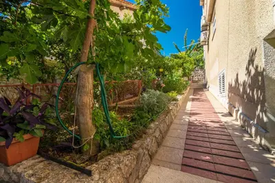 Vrt u objektu Apartments by the sea Jelsa, Hvar - 4017