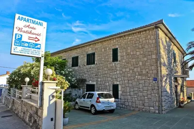 Zgrada u kojoj se nalazi apartman