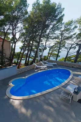 Bazen u objektu Villa Paulina ili u blizini