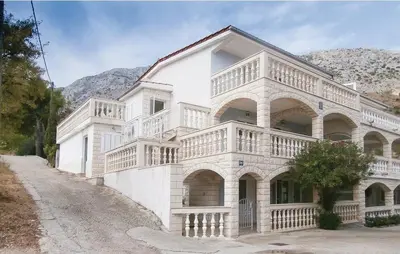 Pogled na planine ili pogled na planine iz apartmana