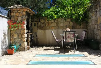 Popločani dio dvorišta ili vanjski dio objekta Apartments by the sea Makarska - 15200