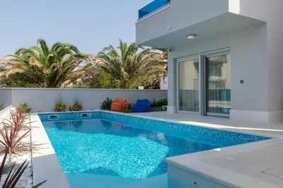 Bazen u objektu Luxury Villa Karla ili u blizini