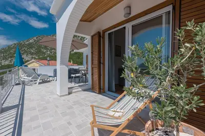 Pogled na planine ili pogled na planine iz apartmana