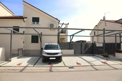 Zgrada u kojoj se nalazi smještaj s doručkom