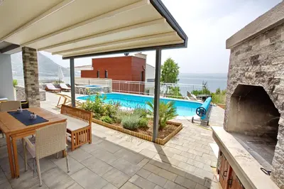 Bazen u objektu Villa Sara with Sea View and Private Heated Pool ili u blizini