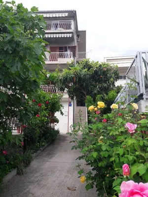 Vrt u objektu Apartman Adriatic Pavlinovic - Makarska