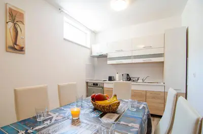 Kuhinja ili čajna kuhinja u objektu Apartments Sara 2