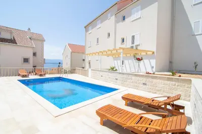 Bazen u objektu Apartments Sara 3 ili u blizini